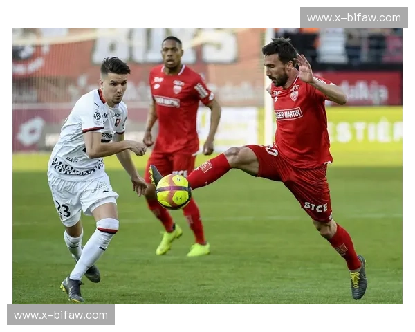 独角兽与阿尔卑斯之巅的较量：亚眠vs格勒诺布尔，法乙赛场的战火与荣光